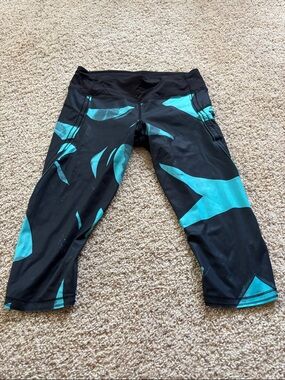lululemon athletica Black & Teal Patterned Crop Leggings